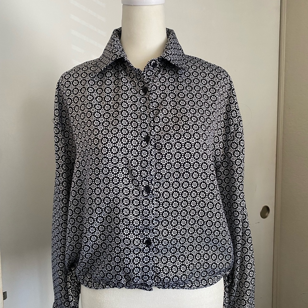 Black and White Stylized Flower Blouse XS